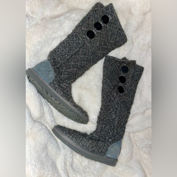 ⭐️UGG Australia Lattice Cardy Boots (discontinued)
Charcoal Grey-Sz 6 pre owned - Picture 2 of 15